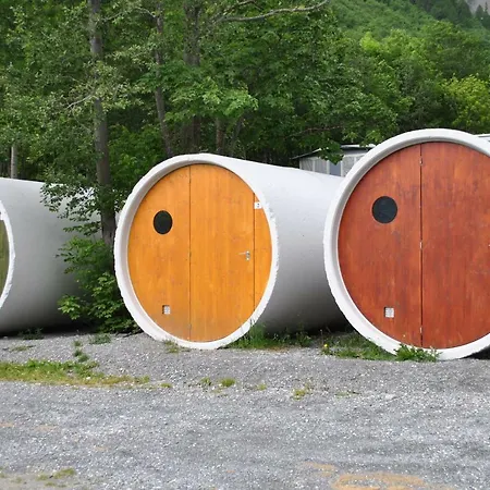 Mit Restaurant & Sportarena Кемпінг