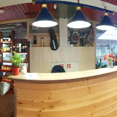 Mit Restaurant & Sportarena Кемпінг *