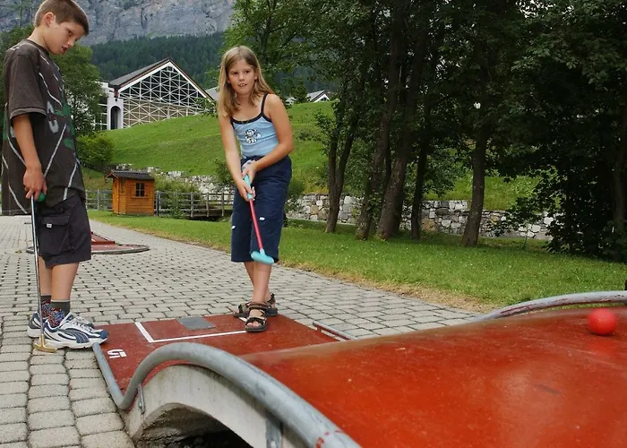 Mit Restaurant & Sportarena Camping