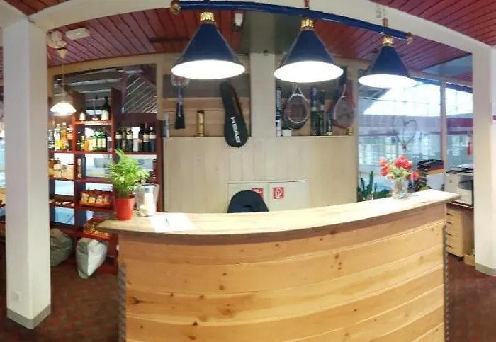 Mit Restaurant & Sportarena Camping *