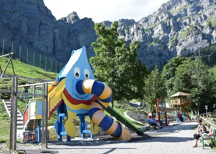 Mit Restaurant & Sportarena Camping *