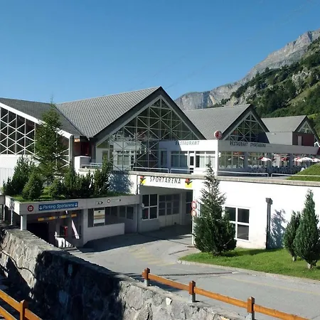 Mit Restaurant & Sportarena Camping *