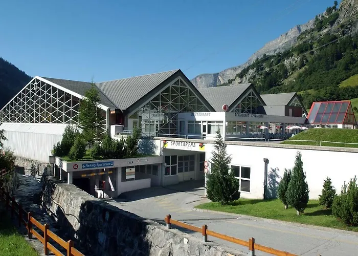 Mit Restaurant & Sportarena 营地 *