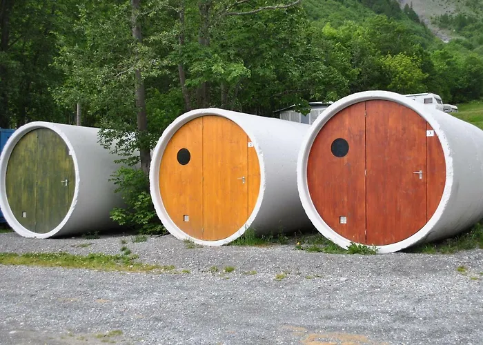 Mit Restaurant & Sportarena 营地