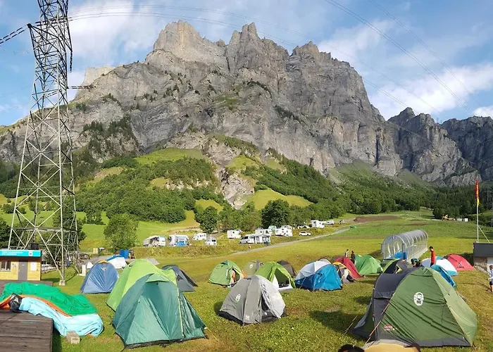 Mit Restaurant & Sportarena * 洛伊克巴德