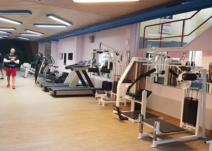 Mit Restaurant & Sportarena 洛伊克巴德