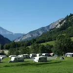 캠프장 Mit Restaurant & Sportarena *